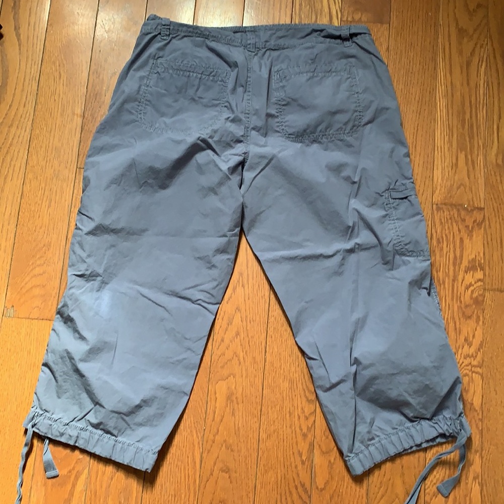 LOFT Ann Taylor cargo Capri pants size 6 - Picture 2 of 15